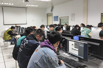管理技術(shù)系深化產(chǎn)教融合 企業(yè)教師進(jìn)課堂，賦能計算機軟硬件技術(shù)開發(fā)人才培養(yǎng)